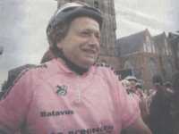 Henk Bleker in roze Giroshirt